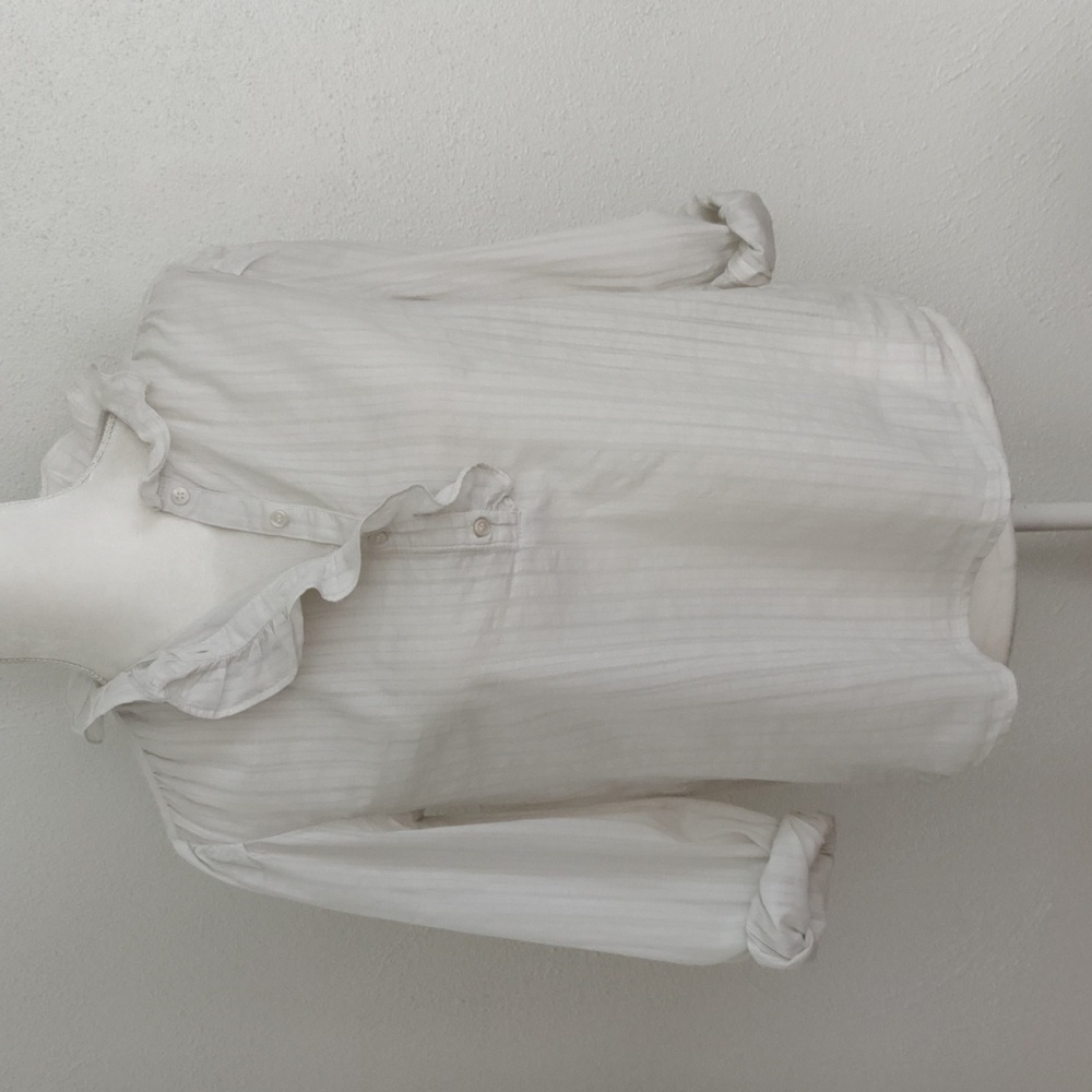 Chic White Blouse with Ruffles - Picture 9 of 9